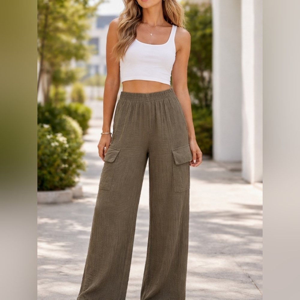 Cozy Forever 21 Wide-Leg Cargo Pants. Like New. Size US S.